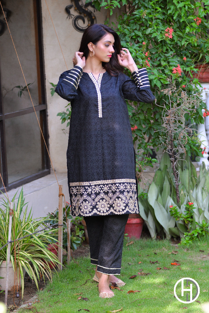 EMBROIDERED SUIT 1PCS STITCHED (KHES-04)