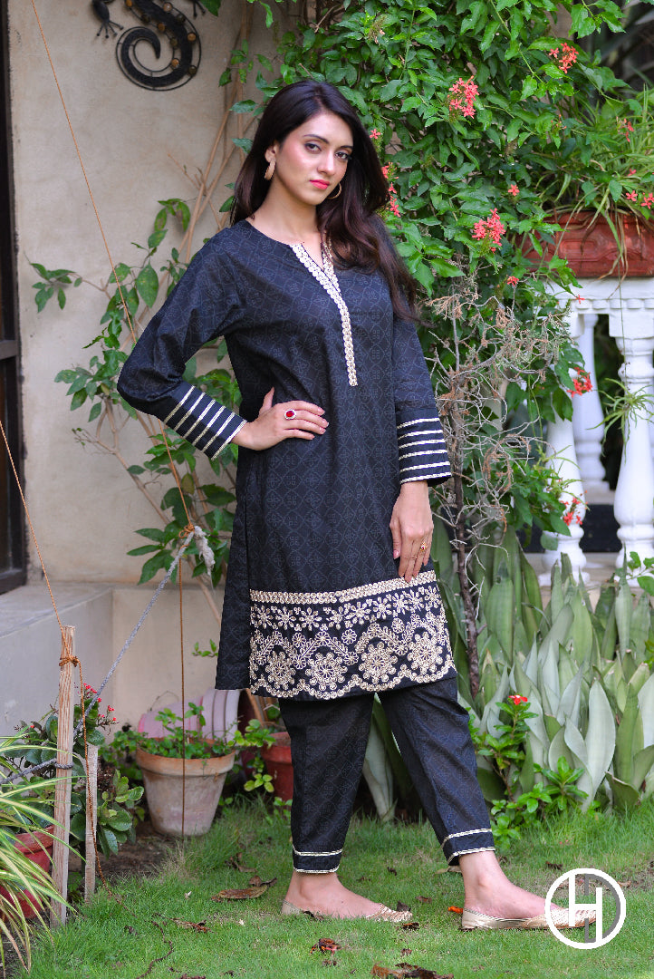 EMBROIDERED SUIT 1PCS STITCHED (KHES-04)